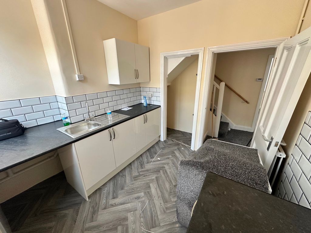 4 bed flat for saleGeorge Street, Pontypool NP4