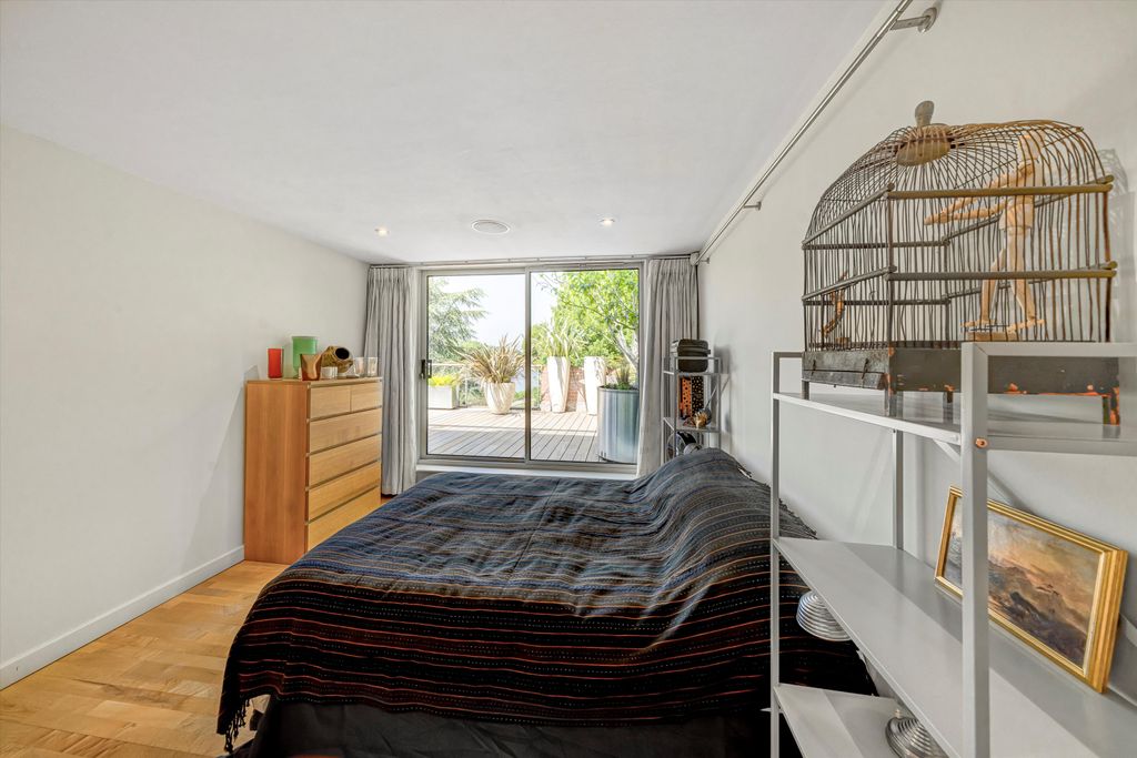 Additional image 10 of 3 bed flat for salePetersham Road, Richmond TW10