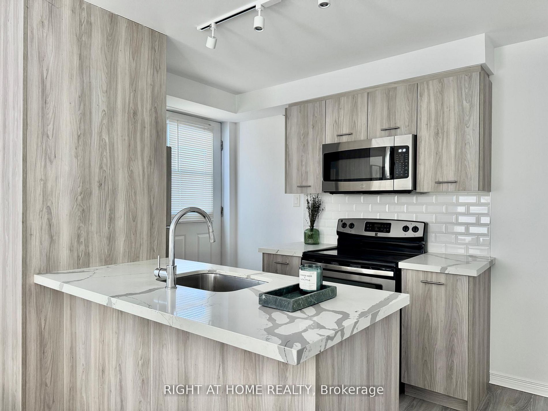 Additional image 4 of A-469 Queen Street, Newmarket, ON, L3Y 2H3