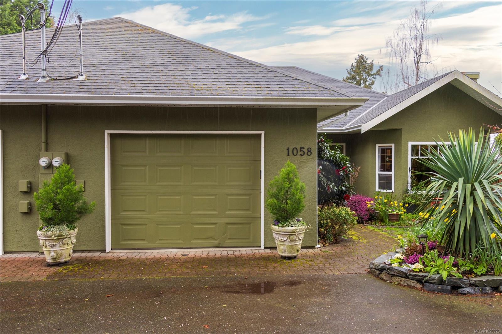 Additional image 2 of 1058 Holly Park Road, Central Saanich, BC, V8M 1H8