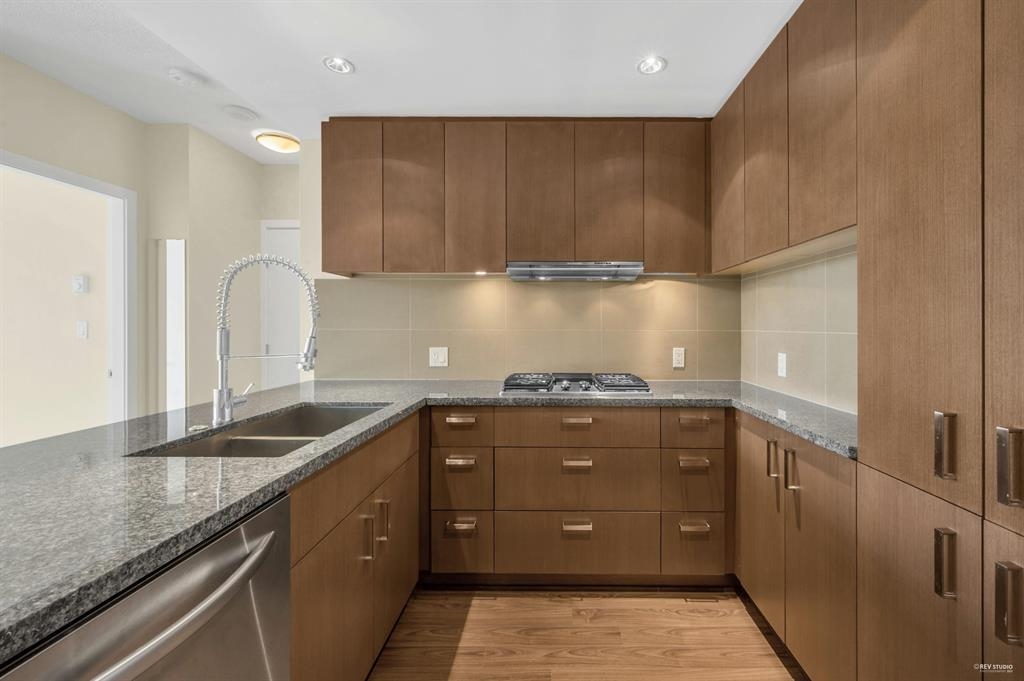 Additional image 4 of 1505-3008 Glen Drive, Coquitlam, BC, V3B 0J5