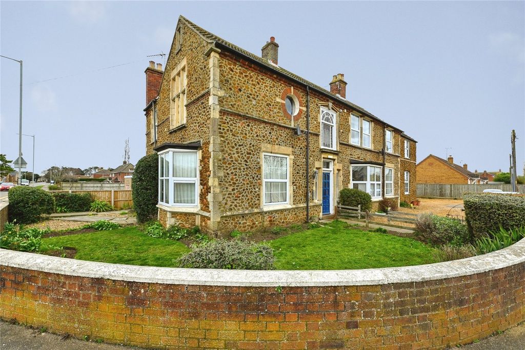 8 bed flat for saleDowns Road, Hunstanton, Norfolk PE36