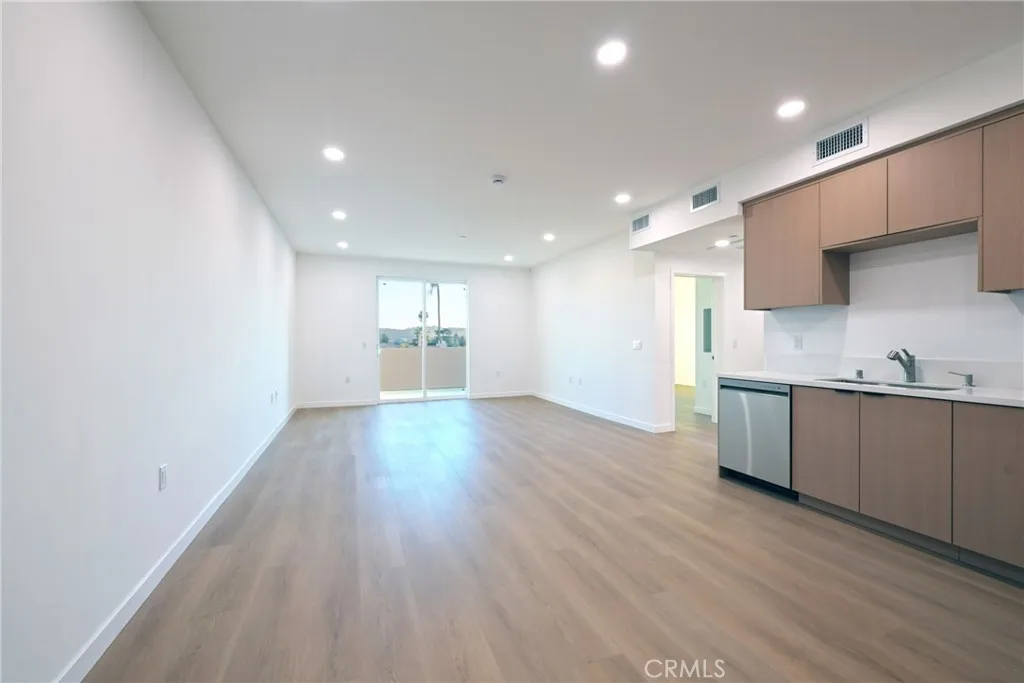 Additional image 7 of 14606 Sylvan Street Unit 206, Van Nuys, CA 91411