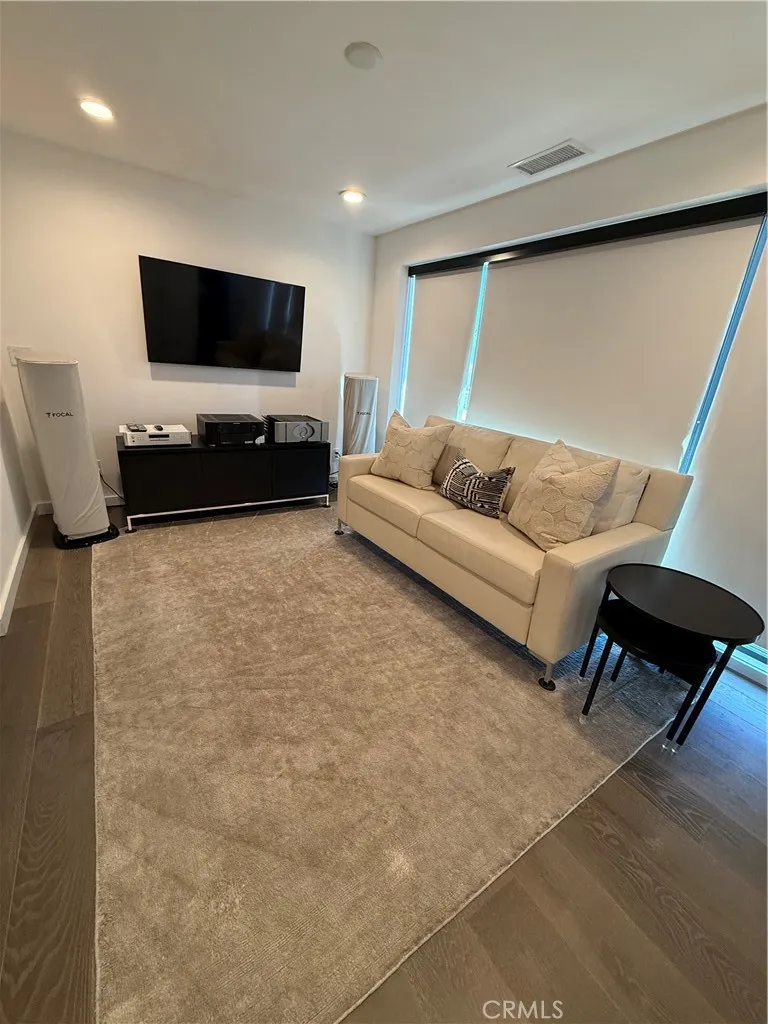 Additional image 91 of 116 W Channel Islands Boulevard, Oxnard, CA 93035