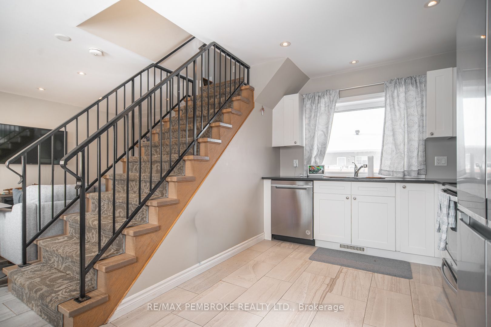 Additional image 5 of 332 Third Avenue, Pembroke, ON, K8A 5G6