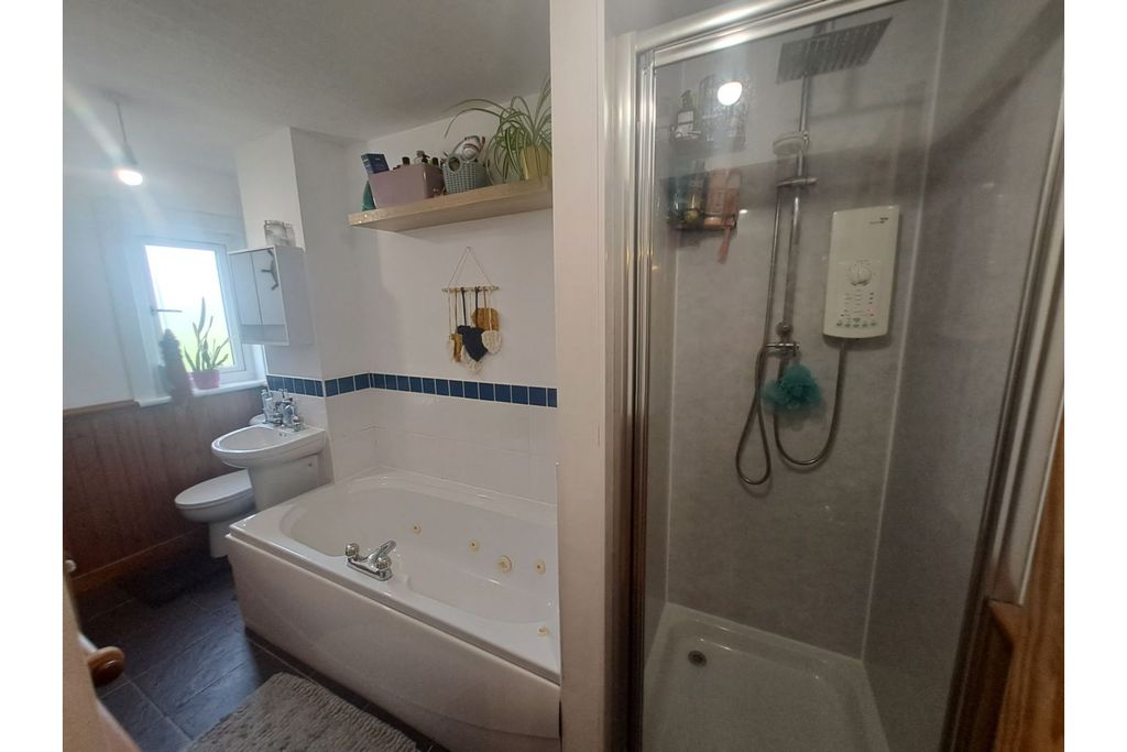 Additional image 9 of 2 bed flat for saleDavaar Avenue, Campbeltown PA28
