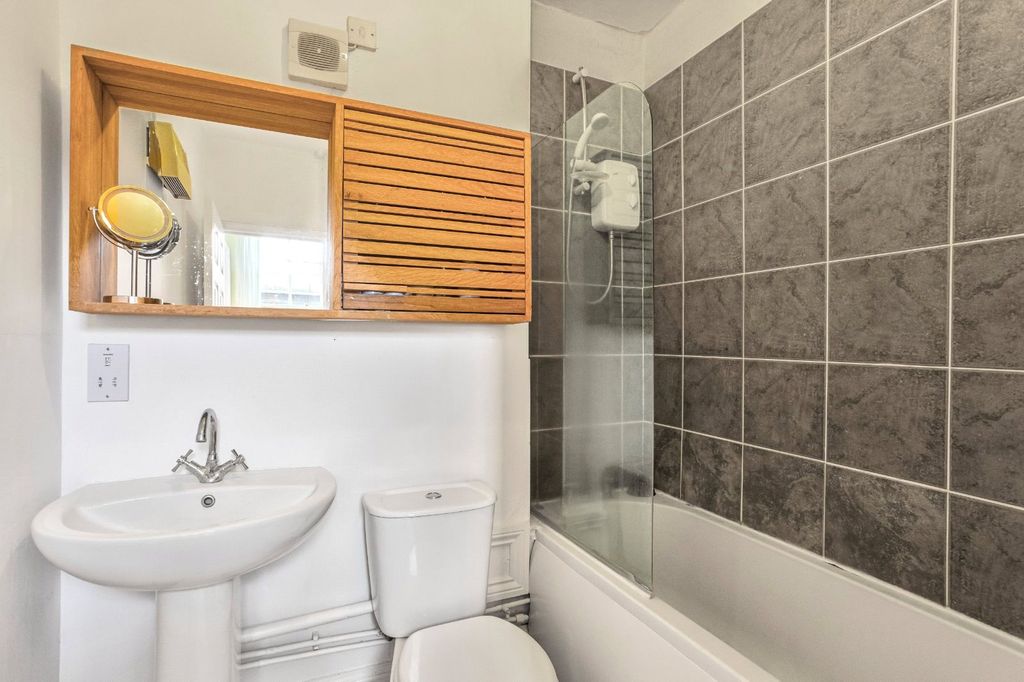 Additional image 7 of 1 bed flat for saleApartment 2, Lansbury House, 3 St. Marys Place, Stamford, Lincolnshire PE9