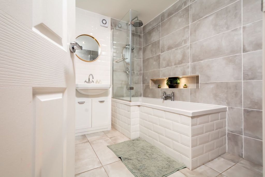 Additional image 3 of 3 bed flat for saleLanglands Road, Hawick TD9