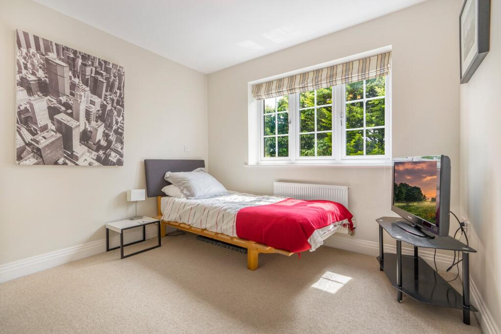 Additional image 16 of Mortimer Crescent, Kings Park, St. Albans, Hertfordshire, AL3