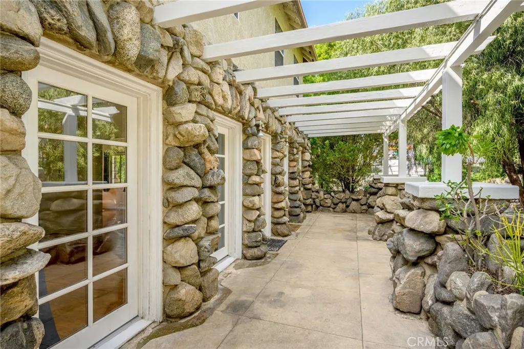 Additional image 5 of 2526 Foothill Boulevard, La Crescenta, CA 91214