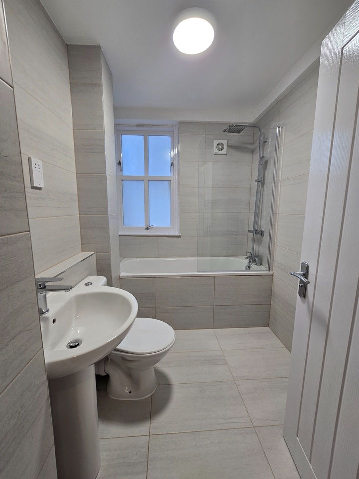 Additional image 3 of 2 Bed Flat, Old Kent Road, SE1, N1 7GU