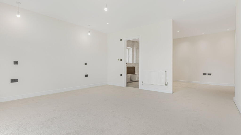 Additional image 14 of New Road, B47