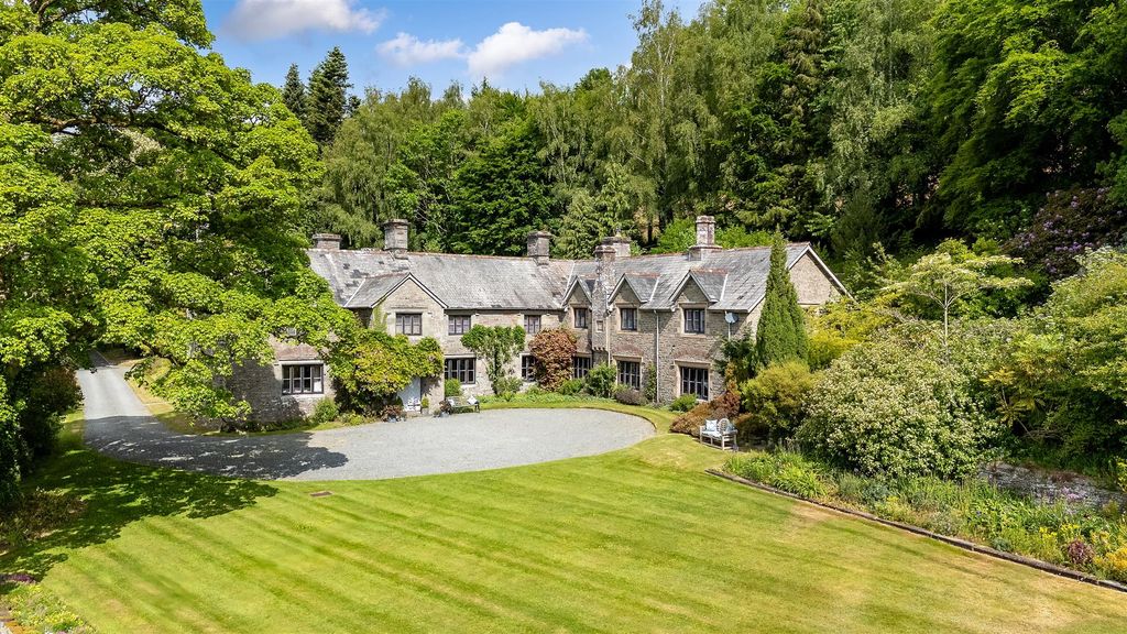 7 bed country house for saleLlandeilo Graban, Builth Wells LD2