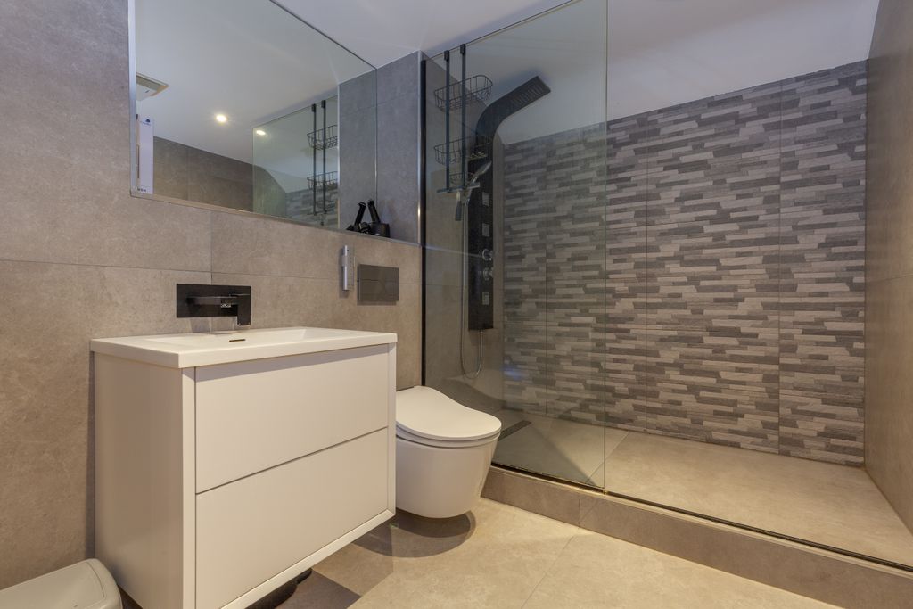 Additional image 15 of 3 bed penthouse for saleThe Lion Brewery, St Thomas' Street, Oxford OX1