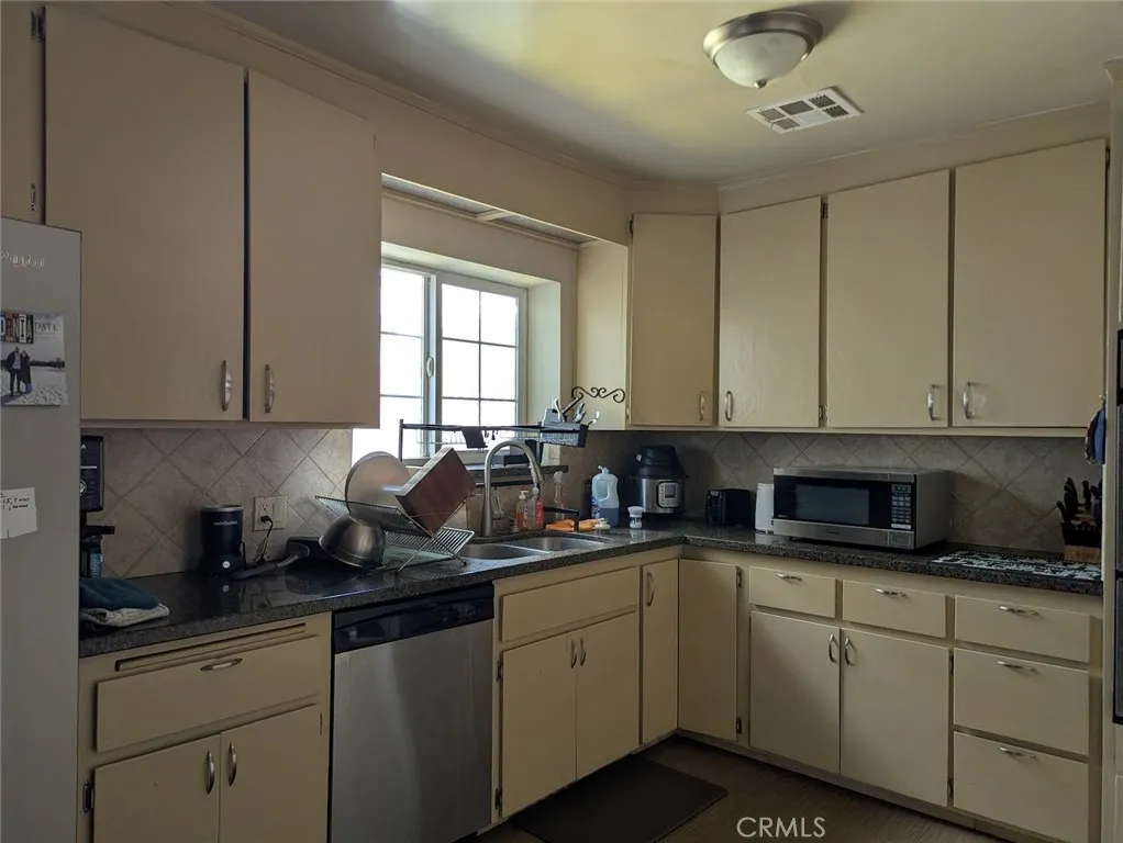 Additional image 18 of 707 N California Street, Burbank, CA 91505