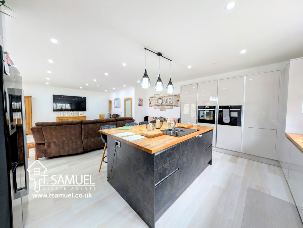 Additional image 13 of 5 bed detached house for saleGolwg Y Mynydd, Llanwonno Road, Mountain Ash CF45