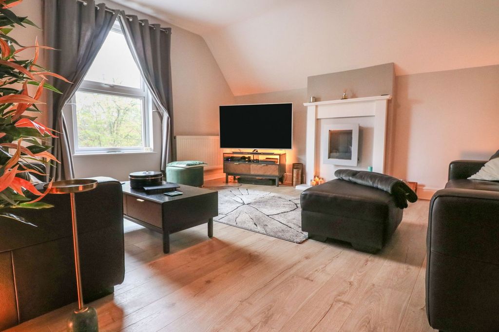 2 bed flat for saleWelholme Road, Grimsby DN32 photo 5