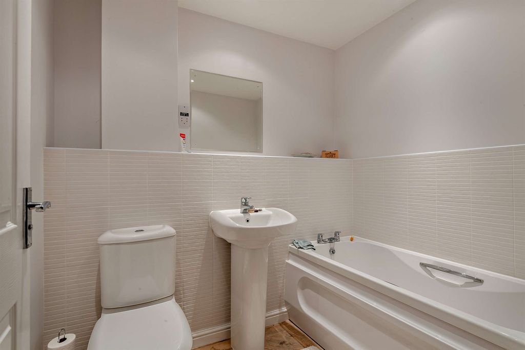 Additional image 6 of 2 bed flat for saleRiverside Place, Stamford PE9