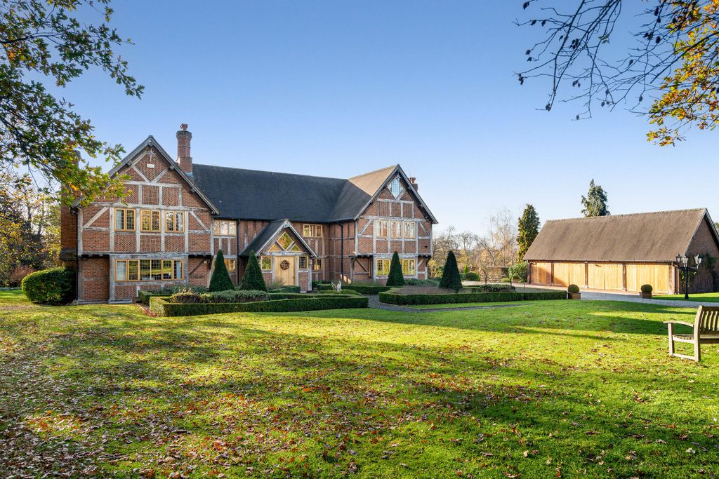 6 bed detached house for saleHenley Road, Ullenhall B95
