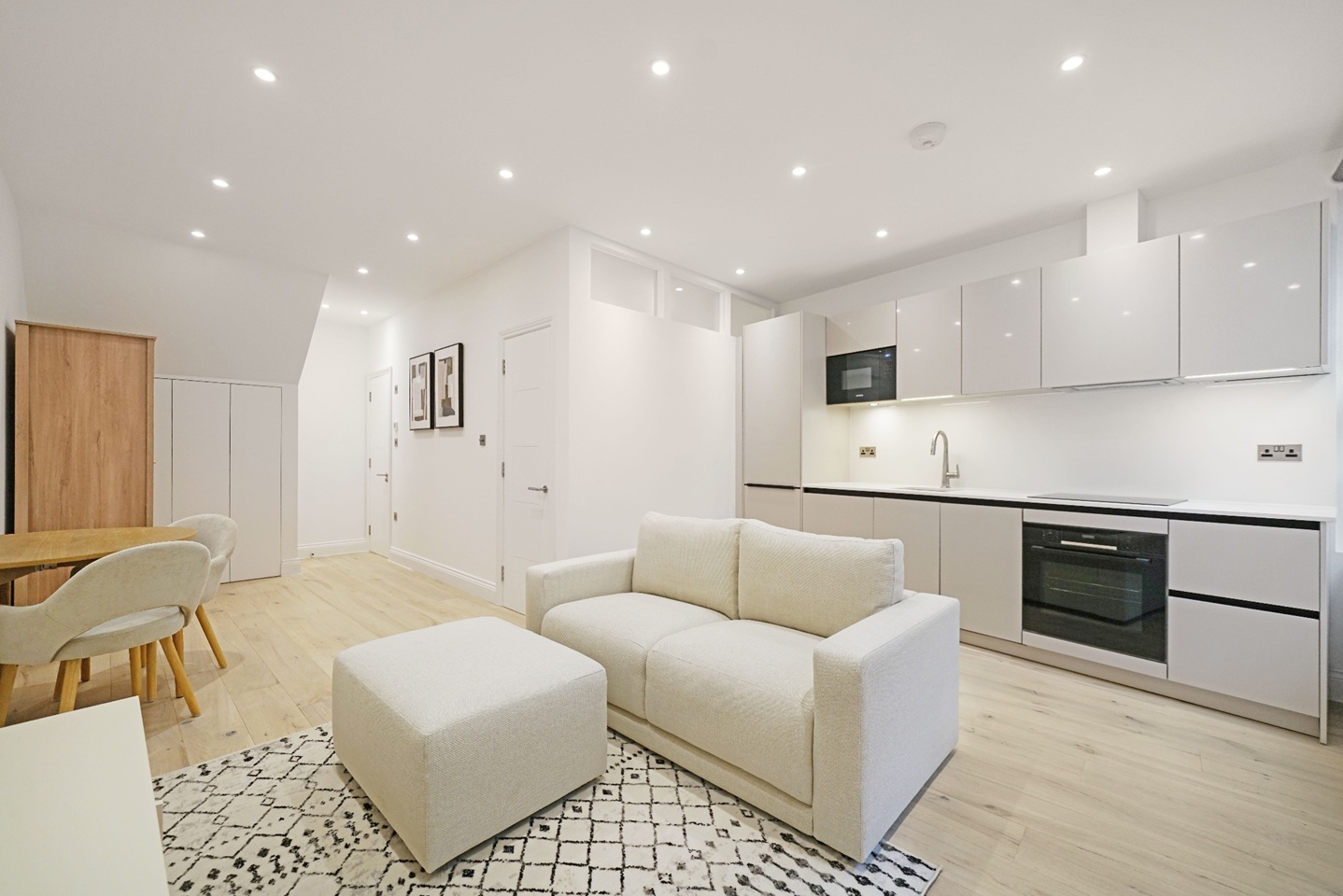 1 Bed Flat, Crawford Place, W1H, N1 7GU