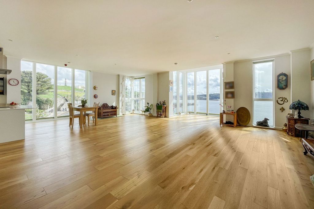 Additional image 2 of 3 bed flat for saleRivage, The Hoe, Plymouth, Devon PL1