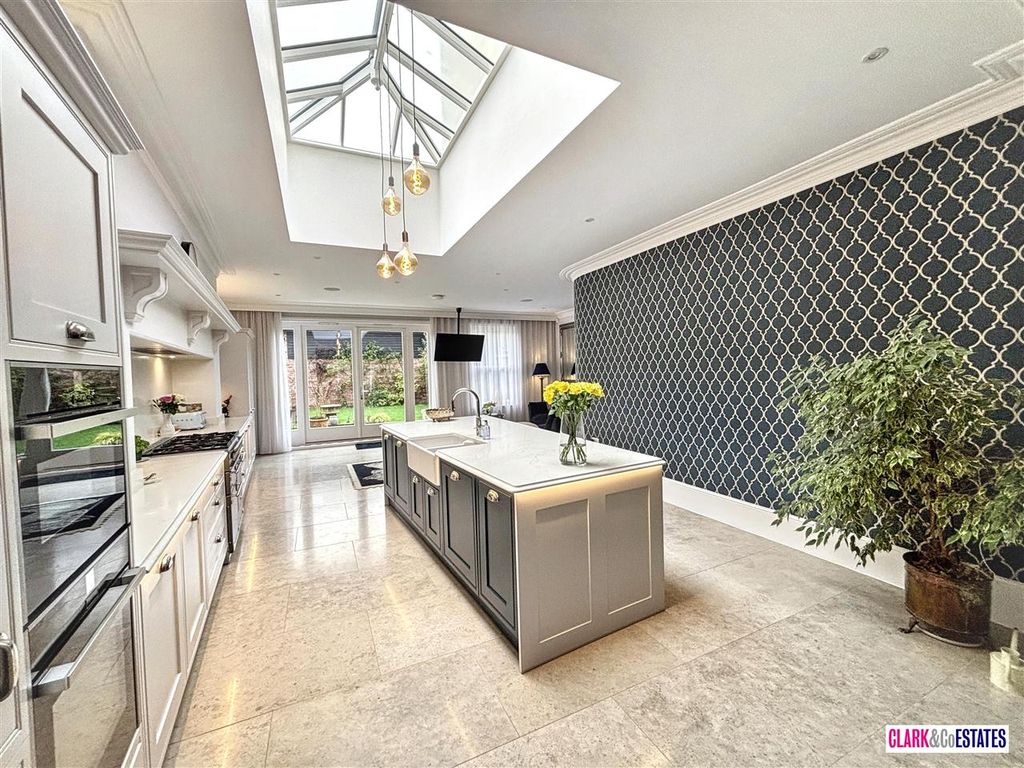 Additional image 2 of 5 bed flat for salePowderham Crescent, Exeter EX4