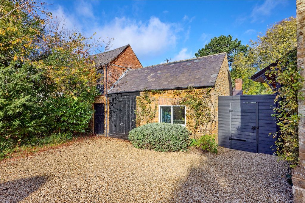 Additional image 13 of 5 bed detached house for saleParsons Street, Woodford Halse, Daventry, Northamptonshire NN11