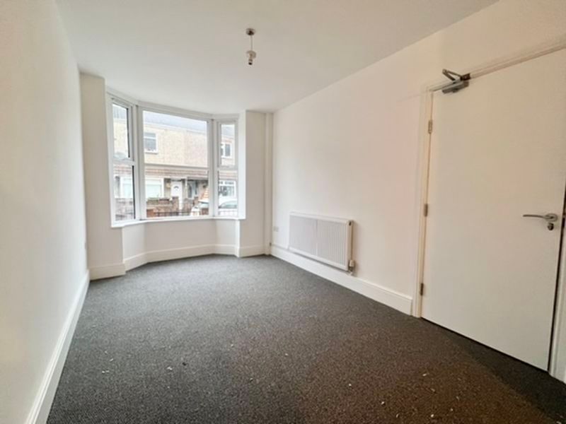 2 bed flat for saleSea View Street, Cleethorpes DN35 photo 3