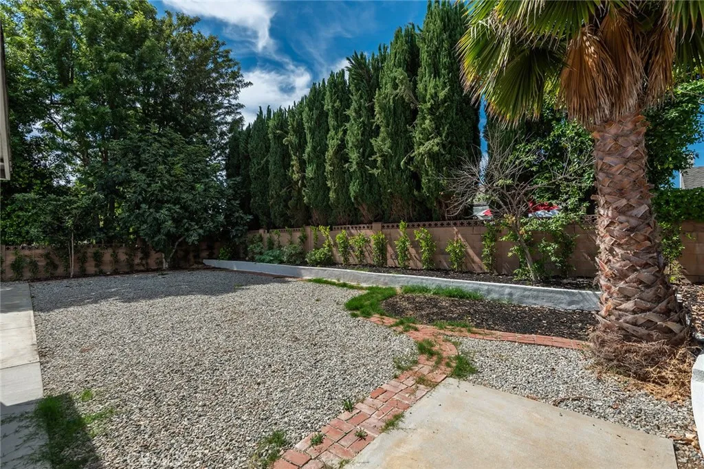 65 Pinewood Avenue, Oak Park, CA 91377