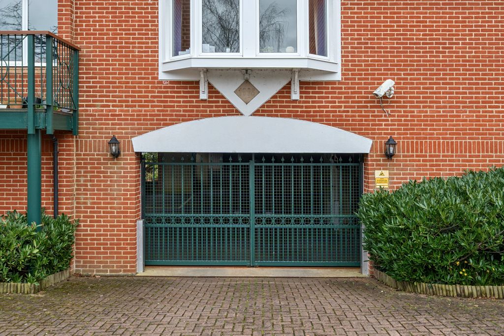 Additional image 15 of 2 bed flat for saleRay Mead Road, Maidenhead SL6