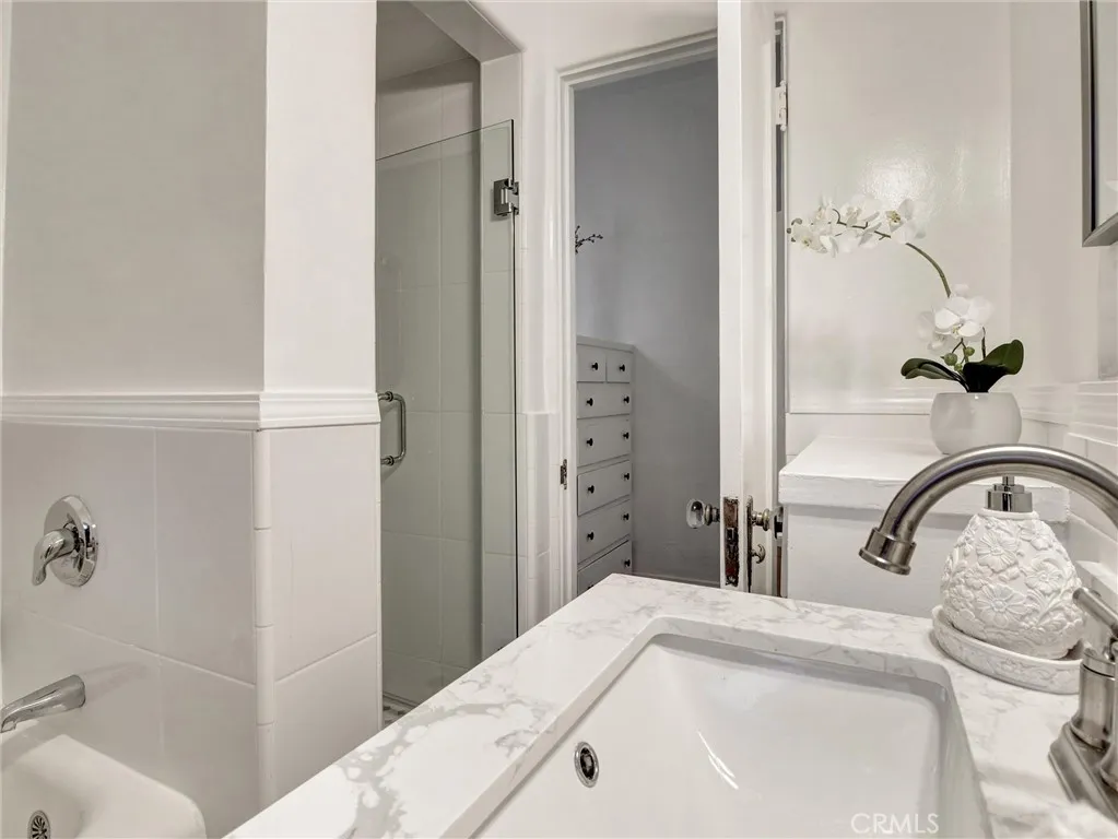 Additional image 53 of 9949 Young Drive Unit 204, Beverly Hills, CA 90212