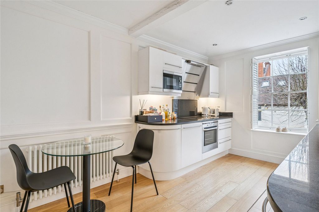 Additional image 2 of 2 bed flat for saleKings Road, Henley-On-Thames, Oxfordshire RG9