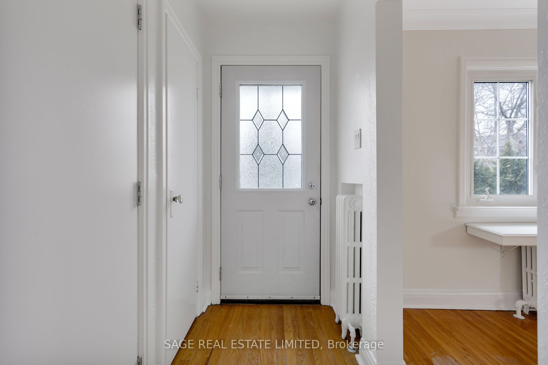 Additional image 3 of Main-71 Royalavon Crescent, Toronto, ON, M9A 2E7