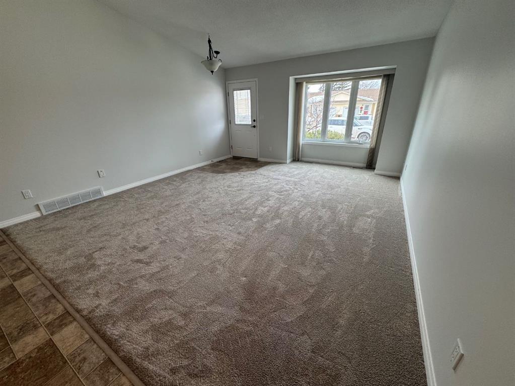 Additional image 4 of 5403 47 Street, Lacombe, AB, T4L2H5