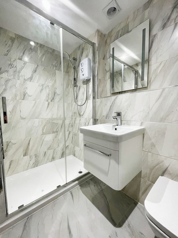Additional image 7 of 2 bed flat for sale1 Woodstock Road East, Begbroke OX5