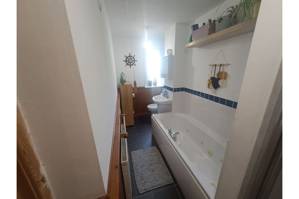 Additional image 13 of 2 bed flat for saleDavaar Avenue, Campbeltown PA28