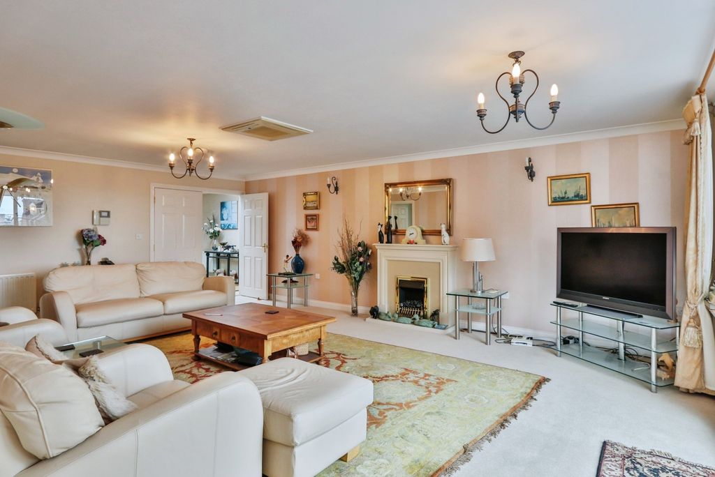 Additional image 4 of 4 bed flat for saleGrove Road, Bournemouth, Dorset BH1