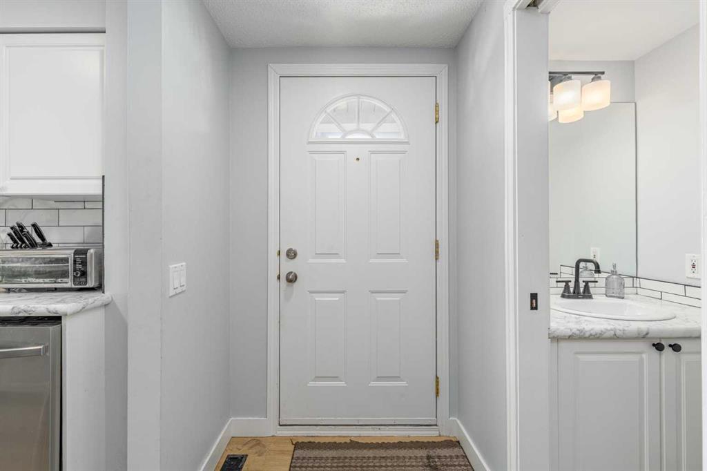 Additional image 4 of 1-5315 53 Avenue NW, Calgary, AB, T3A 2E7