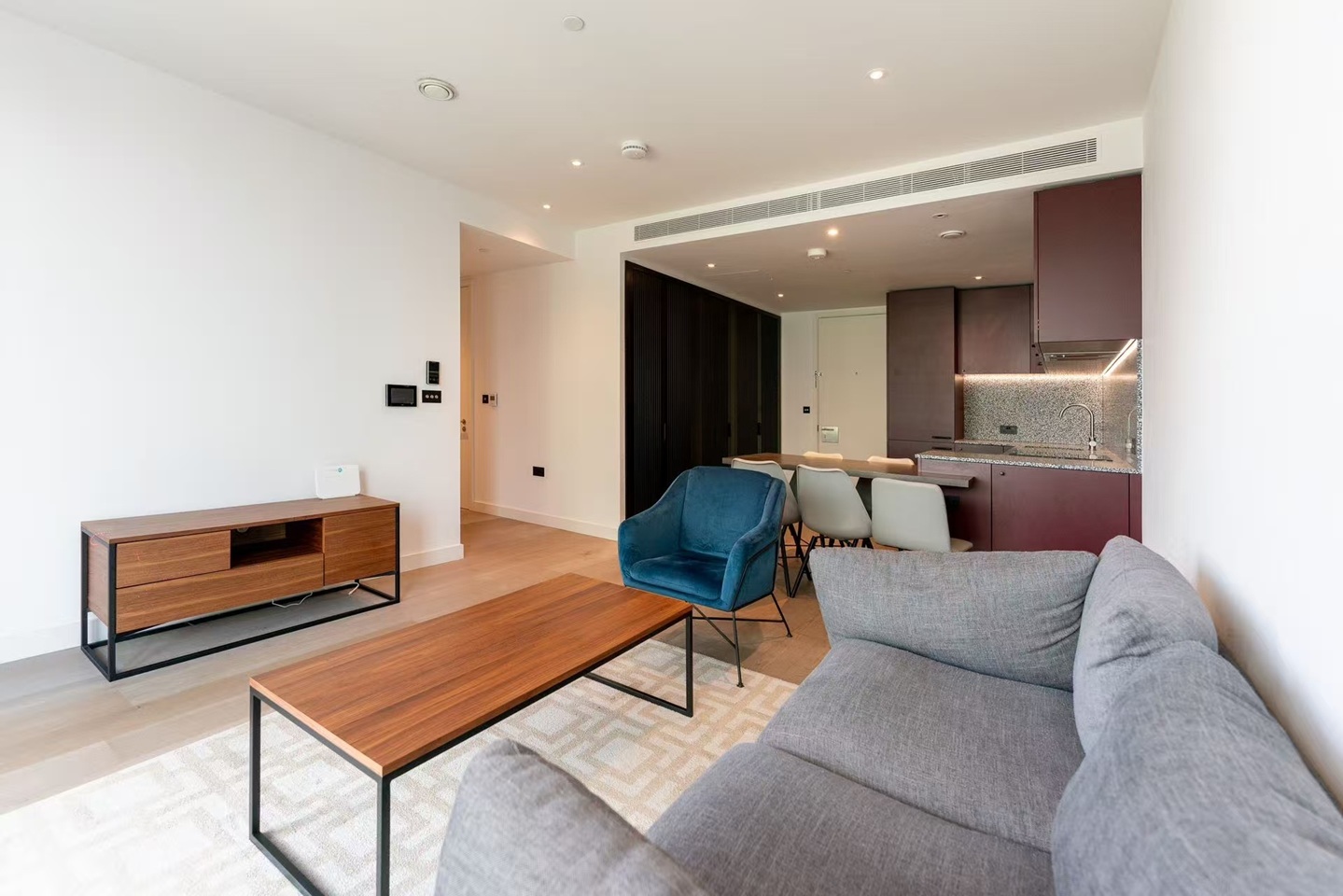 Additional image 4 of 2 Bed Flat, Viaduct Gardens, SW11, N1 7GU