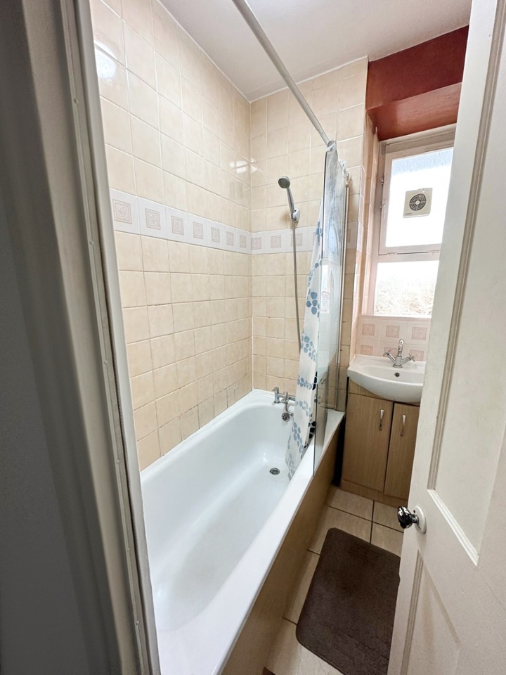 Additional image 5 of Room in a Shared Flat, Beautiful Double Room In Nine Elms/W, SW8, N1 7GU