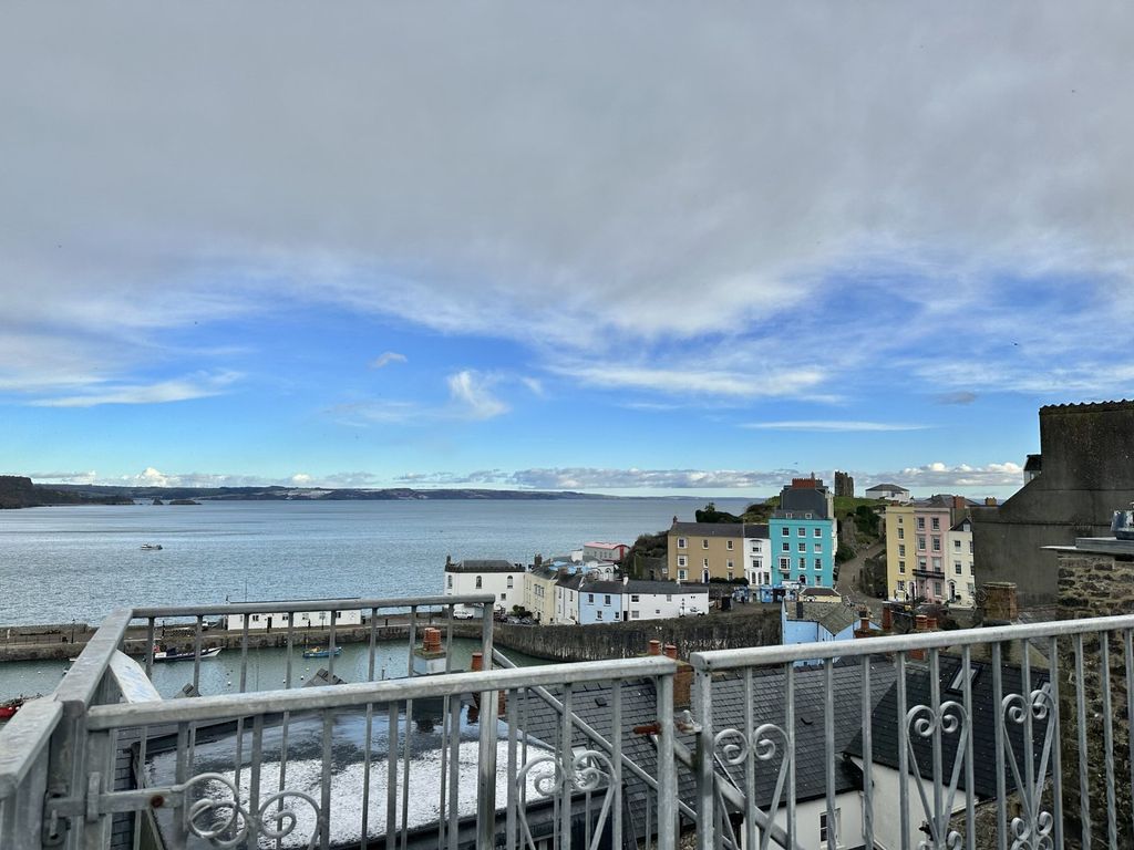 3 bed maisonette for saleHorizons, Tudor Square, Tenby SA70