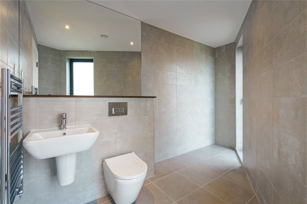 Additional image 17 of 3 bed flat for saleThe Penthouse, Springwell Gardens, Whitehall Road, Leeds LS12