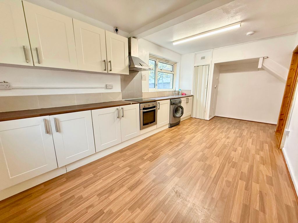 Additional image 2 of 2 bed flat for saleFlat, Belgrave Court, George Street, Pontnewynydd, Pontypool NP4