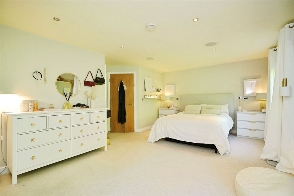 Additional image 4 of 3 bed flat for saleStation Road, Ashby-De-La-Zouch, Leicestershire LE65