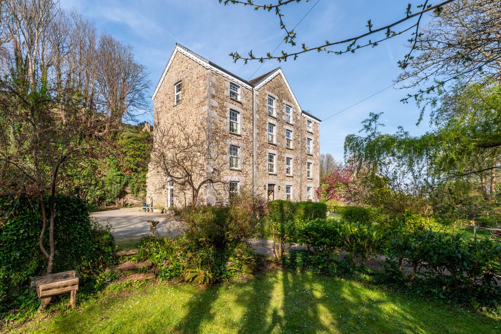 7 bed country house for saleThe Old Mill SA73