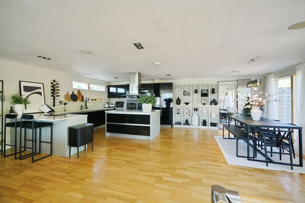 Additional image 3 of 3 bed flat for saleStation Road, Ashby-De-La-Zouch, Leicestershire LE65