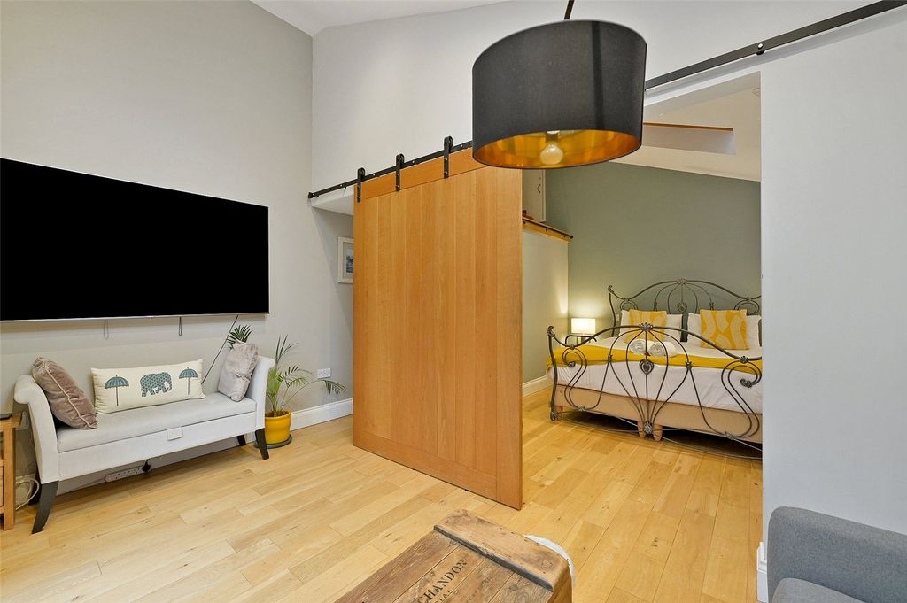 Additional image 7 of 2 bed flat for saleStation Road, Henley-On-Thames, Oxfordshire RG9