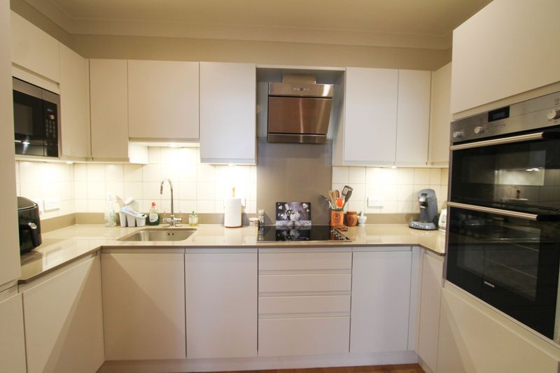 2 bed flat for saleMarine Parade, Clevedon BS21 photo 4