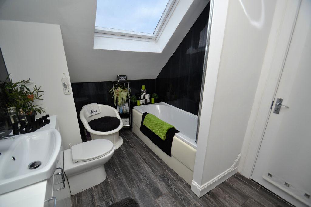 Additional image 16 of 2 bed flat for sale32 Hunterhill Road, Paisley, Renfrewshire PA2