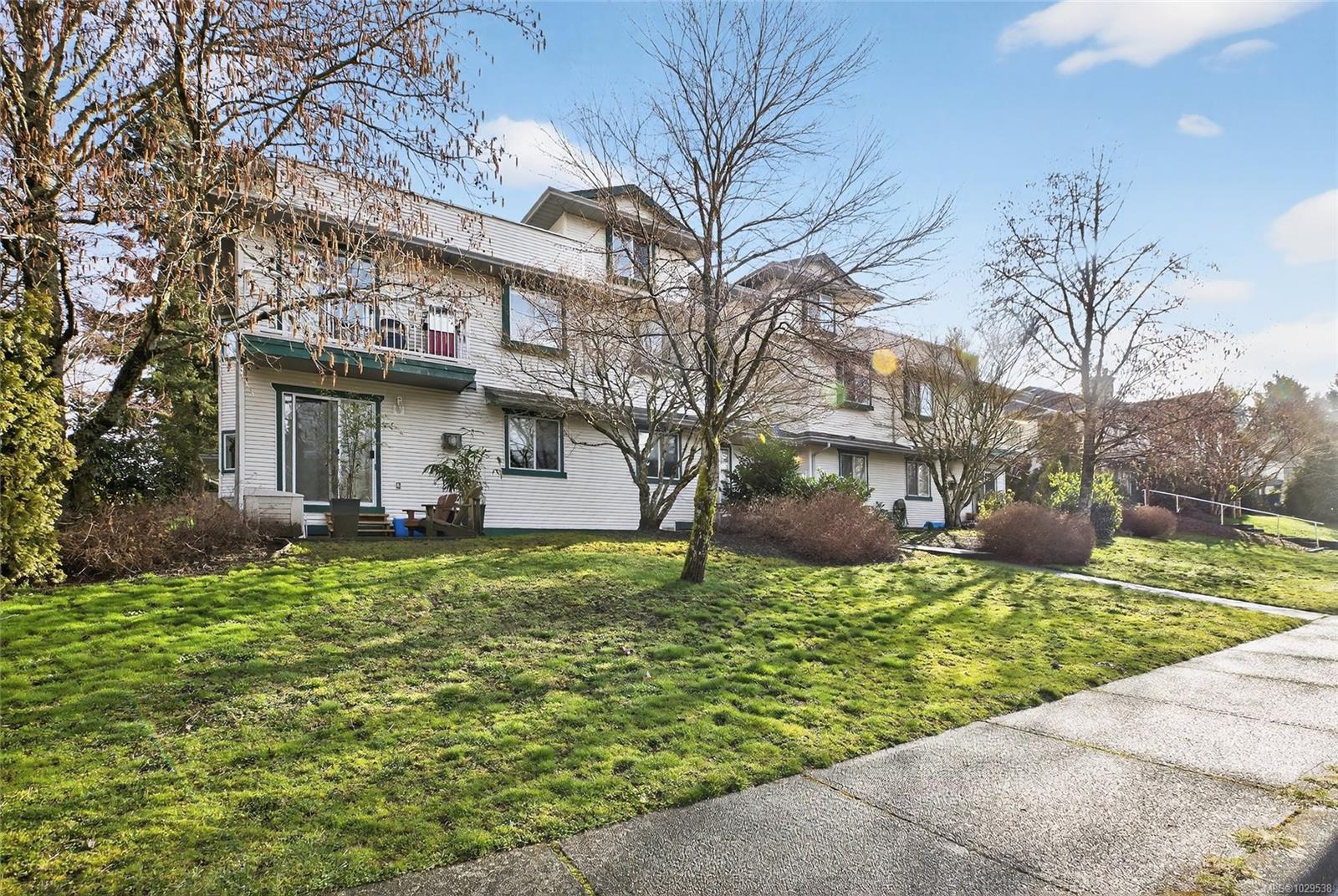 202-2647 Muir Road, Courtenay, BC, V9N 8Z4